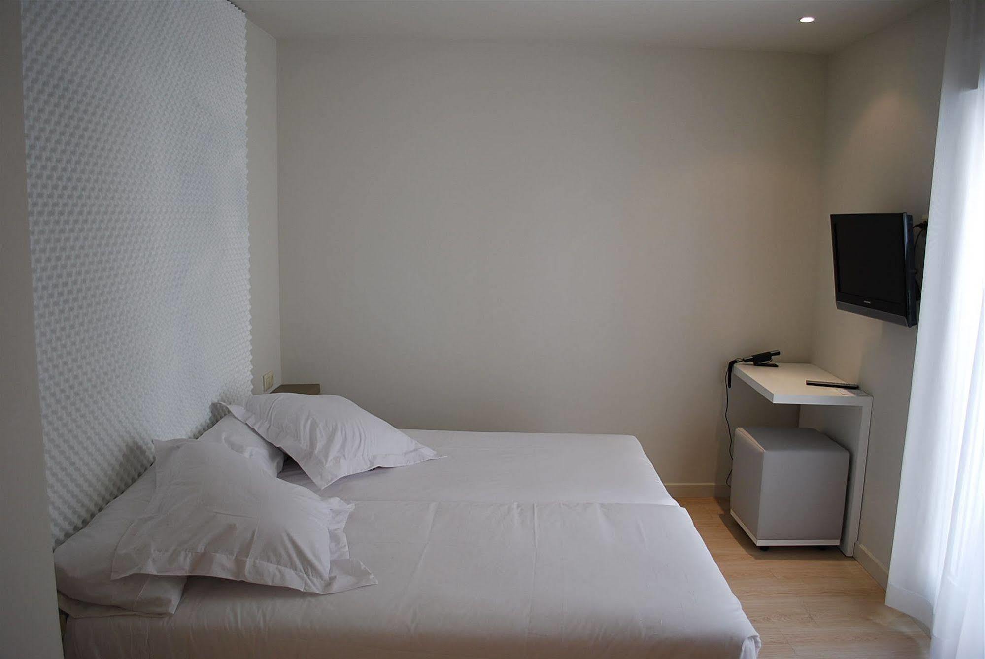 Hotel Urbansea Atocha 113 Madrid Esterno foto